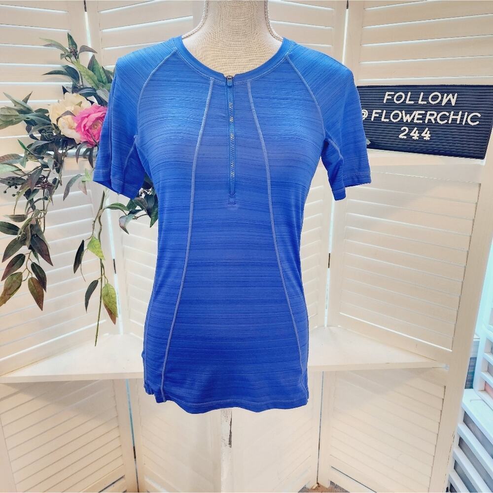 ATHLETA BLUE SHORT SLEEVE SMALL SHIRT